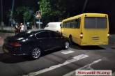 В центре Николаева столкнулись автобус и «Фольксваген»