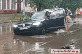 В центре Николаева автомобили застряли на улице Потемкинской. ВИДЕО