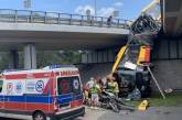В Варшаве автобус упал с моста и разломался пополам, есть жертвы