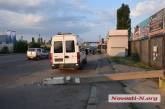 В Николаеве микроавтобус сбил три электропоры