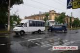В центре Николаева микроавтобус врезался в маршрутку с пассажирами
