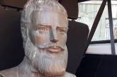 В Одессе парень пытался украсть памятник болгарскому поэту