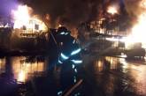 В Баку загорелась фабрика красок