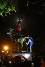 В США, 2 июля, снесли статую лося, поставленную в 1900-м году в память о животных, населявших леса на месте которых появился Портленд
