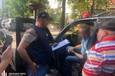 Обещал устроить на работу за 3 тысяч долларов: в Киеве задержали сотрудника СБУ