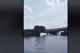 На Николаевщине фуры снова утопили понтонный мост