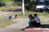 В Киеве под сборным пунктом плачут матери, чьих сыновей удерживают внутри