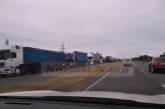 Полиция пропускает зерновозы в Николаев по 5 штук — чтобы не создавать пробки