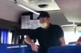 В Днепре водитель выбросил пассажира без маски