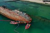 В Одессе отказались поднимать танкер Delfi - сначала достанут лопнувший понтон