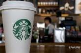 Бариста Starbucks плевал в кофе клиентам - его задержали