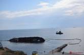 В Одессе третий раз пытаются поднять затонувший танкер