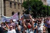 В Хабаровске тысячи людей митингуют в поддержку экс-губернатора, подозреваемого в организации убийств