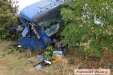Под Николаевом седельный тягач врезался в «МАЗ» дорожников — погиб водитель. ВИДЕО