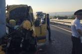В Крыму водитель маршрутки уснул за рулем и врезался в фуру: 8 погибших