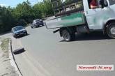В Николаеве у маршрутки отпали колеса прямо на ходу. ВИДЕО