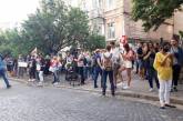В Киеве под посольством Беларуси задержали протестующих. Видео