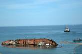 В Одессе затонувший танкер Delfi отбуксируют до Дня Независимости