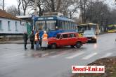 В центре Николаева «копейка» на скорости врезалась в троллейбус