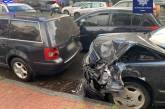В Киеве водитель, убегая от полиции, разбил пять авто