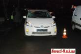 На Херсонском шоссе новомодная «Toyota Prius» сбила пешехода. Пострадавшая с переломанными ногами в больнице