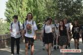 Николаевские школьники в День знаний вышли на променад. ФОТОРЕПОРТАЖ