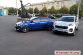 Возле стадиона в Николаеве «Киа» сдавал назад и ударил припаркованное авто