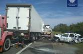 Под Киевом грузовик влетел в автомобиль патрульных
