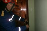 В Снигиревке спасатели помогли открыть двери к больной женщине