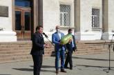 В Херсонской области премьер-министру подарили самый большой арбуз сезона