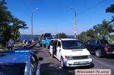 В Николаеве мусоровоз врезался в «Мерседес»: есть пострадавшие, у Варваровского моста огромные заторы