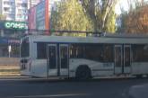 В Николаеве посреди проспекта стоят троллейбусы — в сети нет напряжения