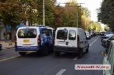 В центре Николаева столкнулись автомобили «Пежо» и «Рено»