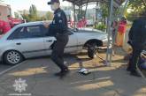 В Мариуполе авто влетело в остановку с людьми: есть пострадавшие