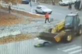 В Кировоградской области трактор на пешеходном переходе переехал девушку. ВИДЕО