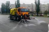 В Киеве дороги моют шампунями. ВИДЕО