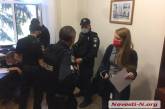 В Николаеве глава комиссии горизбиркома пришла на заседание с полицией. ОНЛАЙН