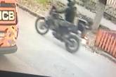 В Николаеве мотоциклист на «зебре» сбил двух женщин и скрылся