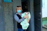 Жительница Вознесенска «подбросила» свою полуторамесячную дочь соседке и пропала