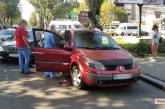 В центре Николаева «Мерседес» врезался в «Рено»: пострадала пассажирка