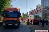 В центре Николаева трамвай сошел с рельсов — водитель предполагает, что дело в плитке