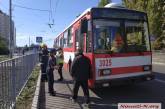 В Николаеве троллейбус сбил пешехода на переходе — пострадавшего извлекали спасатели