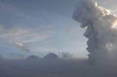 На Камчатке началось извержение вулкана. ВИДЕО