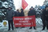 В Первомайске жители пикетировали местный горисполком, чтобы не допустить повышения тарифов на услуги ЖКХ