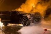 В Днепре при столкновении Nissan снес ограждение, а Lexus загорелся: пострадала девушка