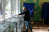 В Николаеве к избирателям, голосующим на дому, члены УИК выезжают в защитных костюмах