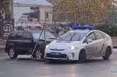 В Одессе водитель Subaru протаранил полицейское авто, гонял по улицам и врезался в дерево. ВИДЕО 