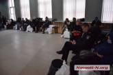 В Николаеве члены участковых комиссий около 5 часов ждут своей очереди на сдачу протоколов