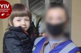 В Киеве разыскивают родителей, которые бросили свою 5-летнюю дочь в парке