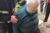 В Николаевской области спасатели достали пенсионерку, которая упала в глубокую яму